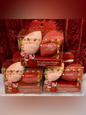 Celavi Berry Besties Blenders - Pink & Red Makeup Sponges (2-Pack)
